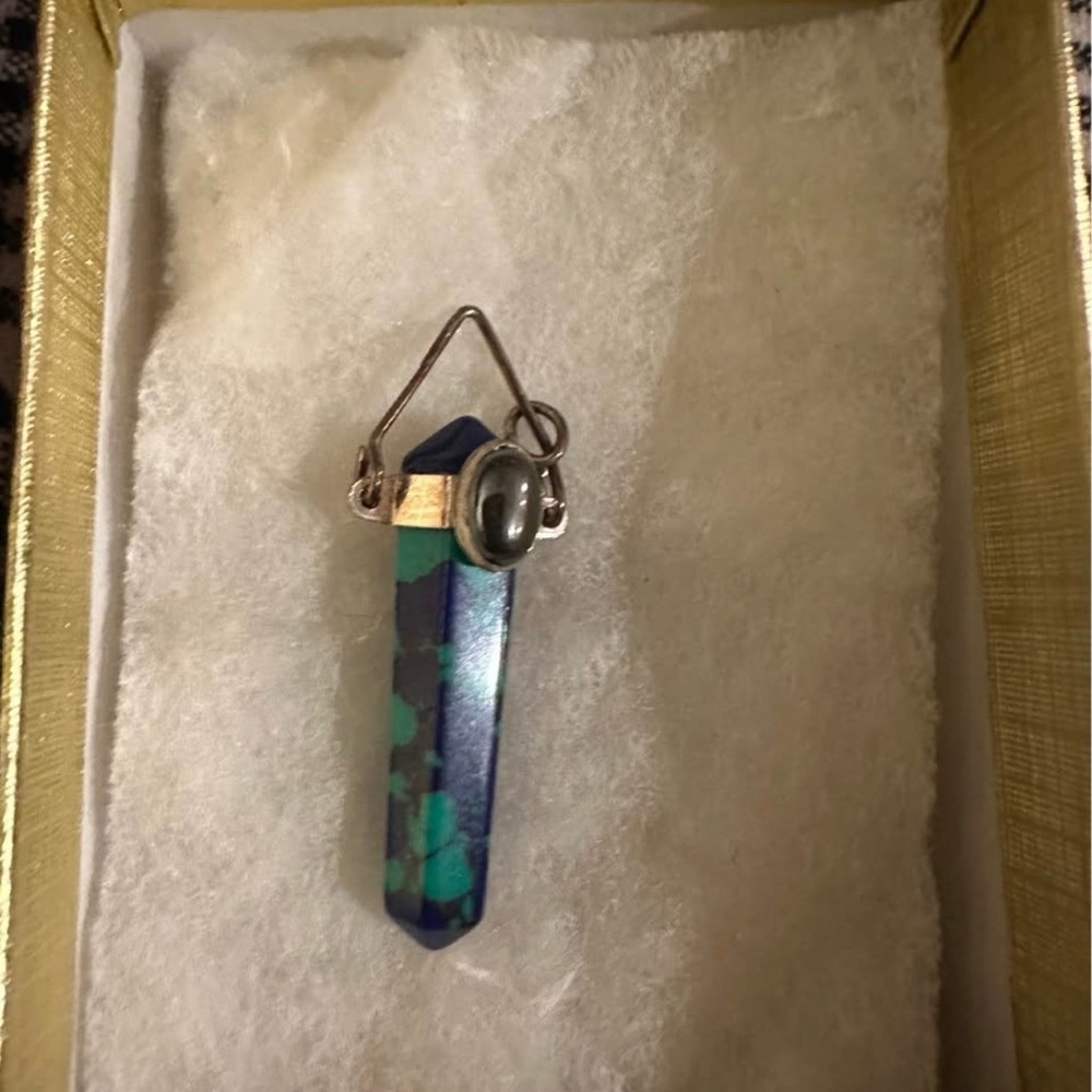 Elegant Blue and Green Pendant Necklace